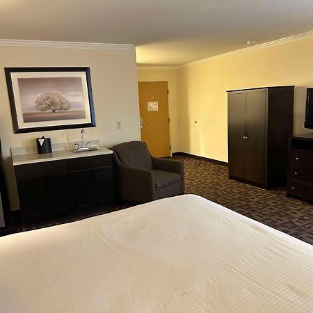 Best Western Plus Inn Of Hayward Bagian luar foto