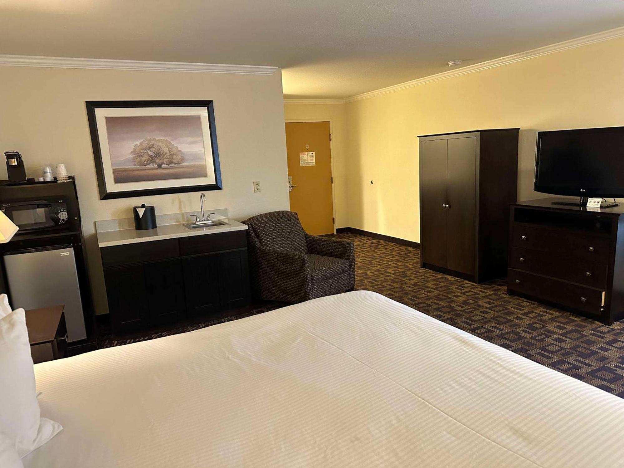 Best Western Plus Inn Of Hayward Bagian luar foto