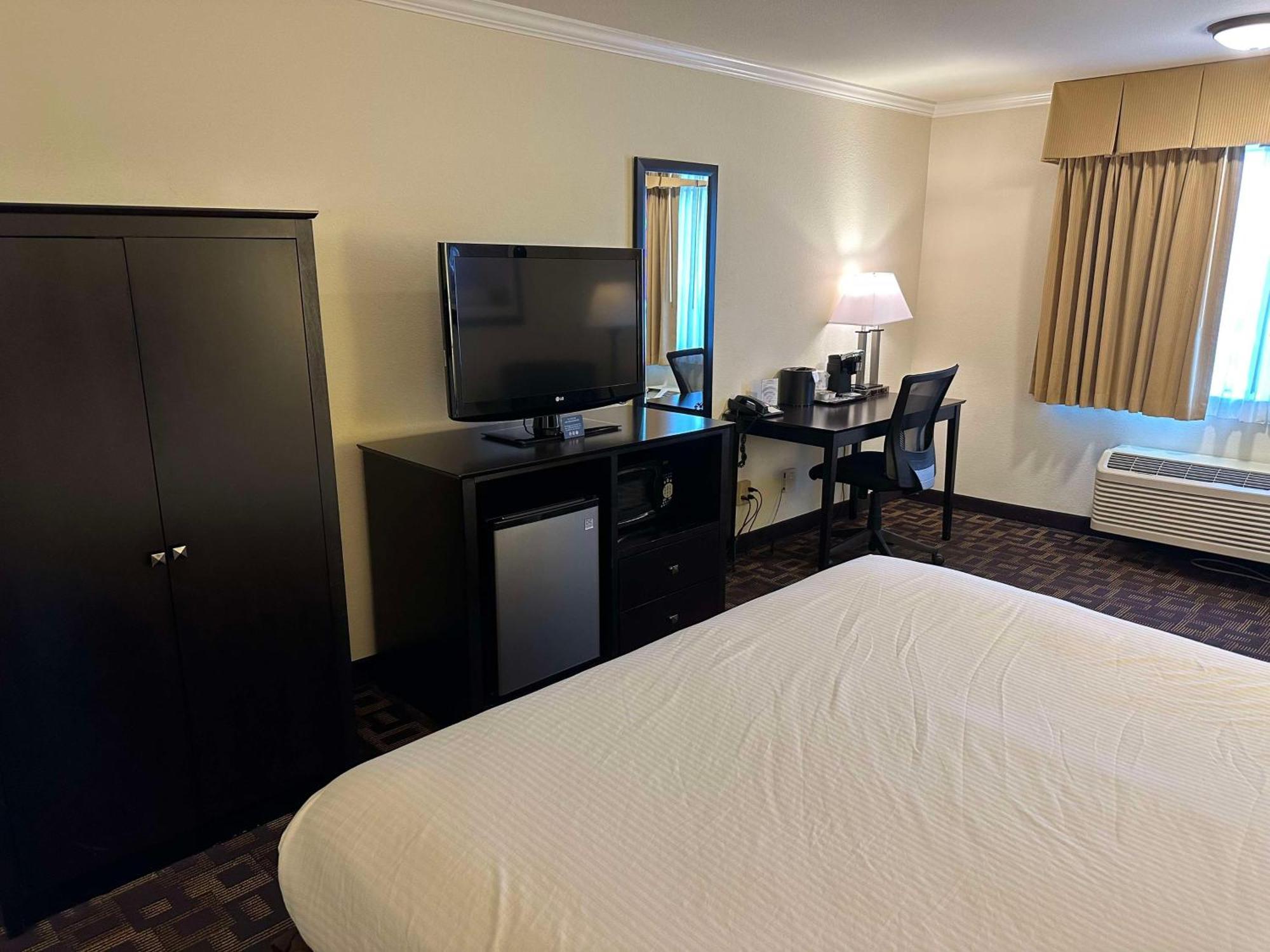 Best Western Plus Inn Of Hayward Bagian luar foto