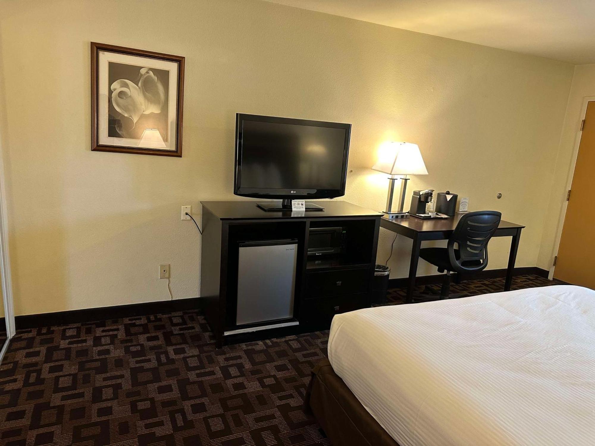 Best Western Plus Inn Of Hayward Bagian luar foto