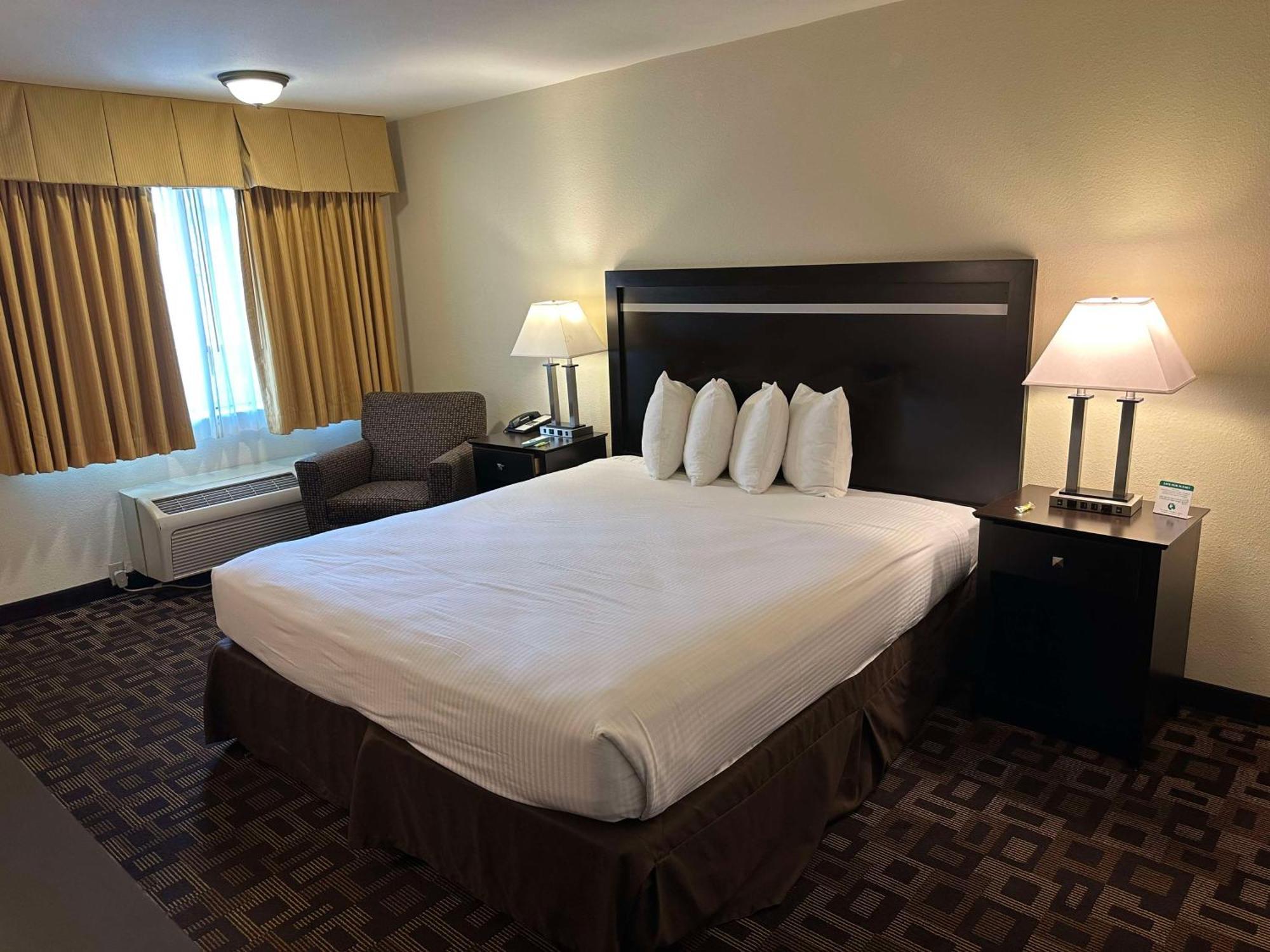 Best Western Plus Inn Of Hayward Bagian luar foto