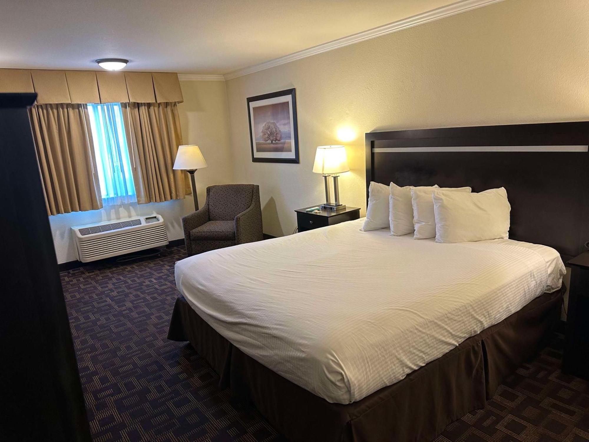 Best Western Plus Inn Of Hayward Bagian luar foto