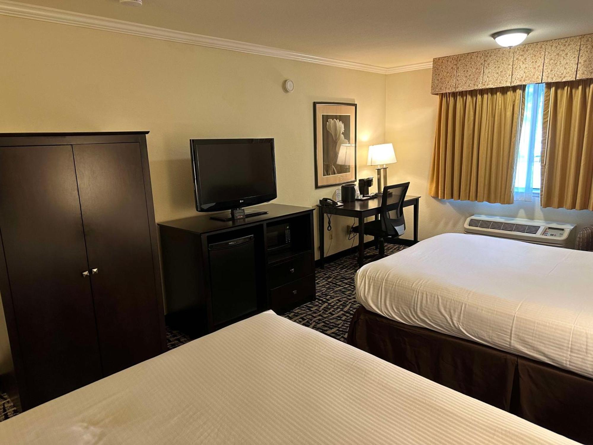 Best Western Plus Inn Of Hayward Bagian luar foto