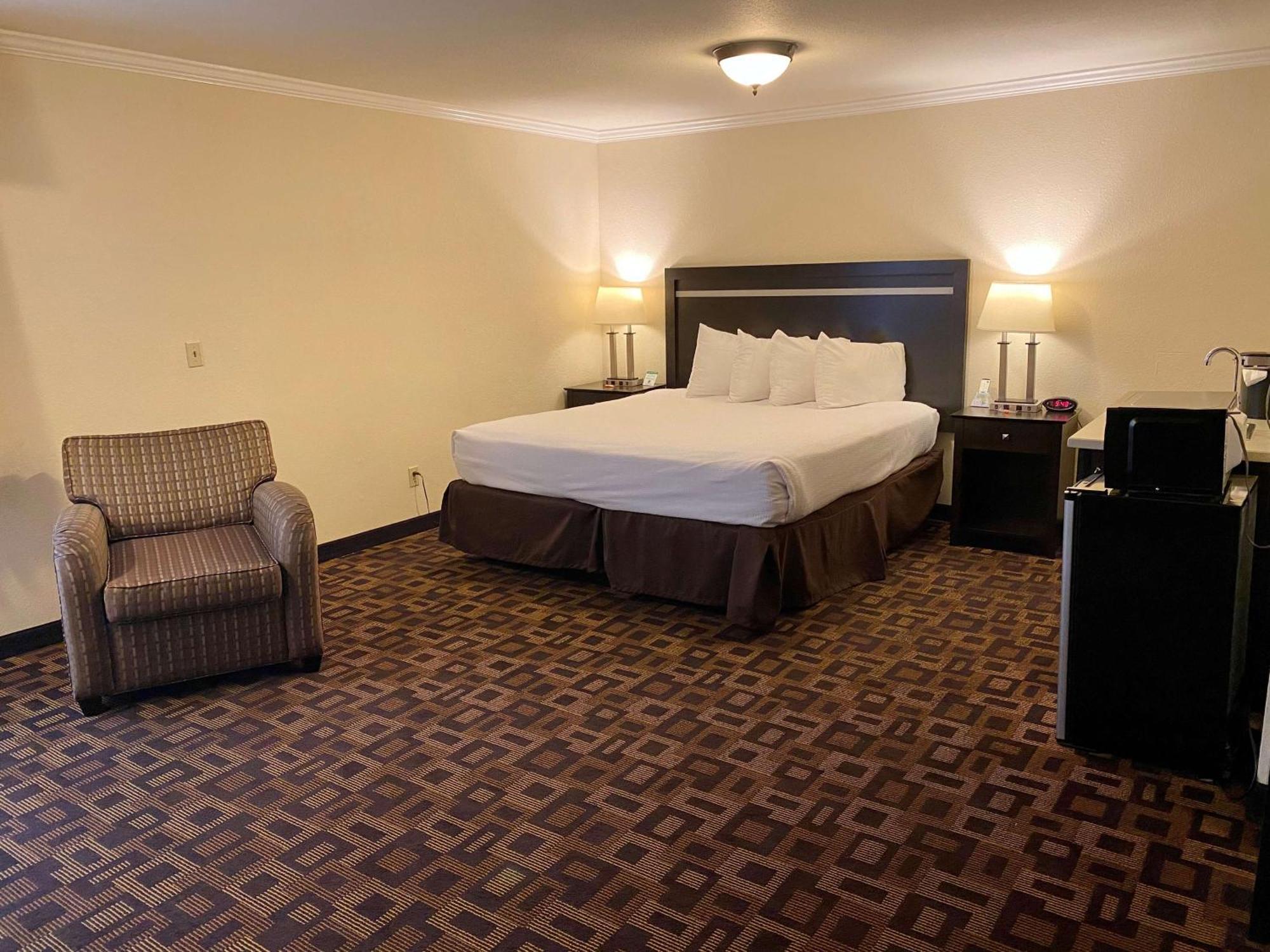 Best Western Plus Inn Of Hayward Bagian luar foto